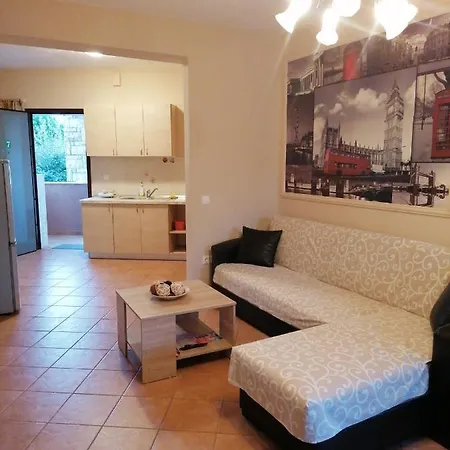 Enoikiazomena Diamerismata Mezonetes Giannakoudis No7 Nikiti (Sithonia)